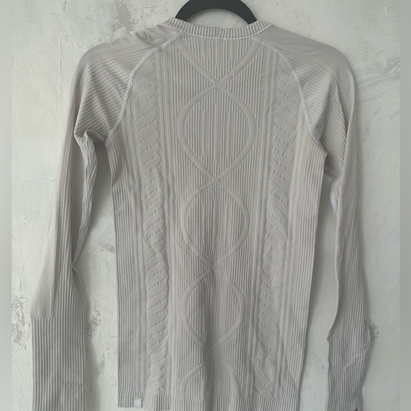 Lulu lemon long sleeve active wear top - Picture 1 of 3